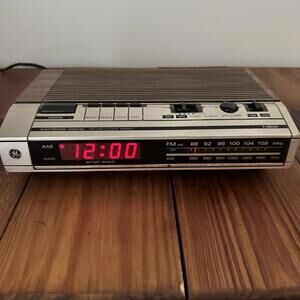 GE Digital Clock Radio Vintage General Electric 7-4634B AM/FM Snooze -Tested-